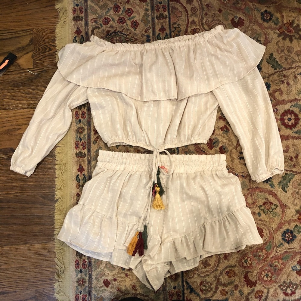 Cute beach set with tassels!